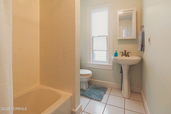 Building Photo - 3 Bath Ave