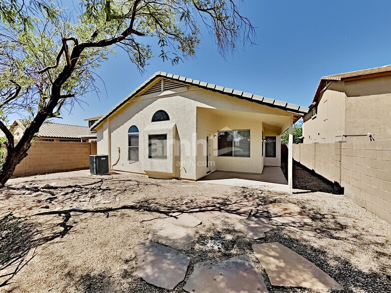 Building Photo - 7909 S 45th Ln