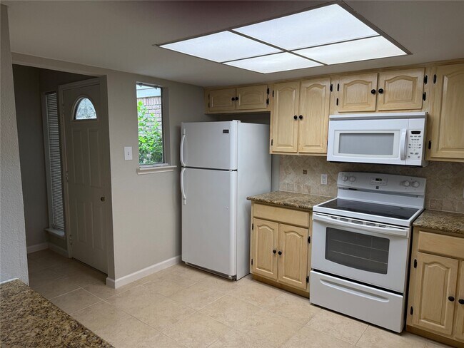 Building Photo - 5005 Georgi Ln