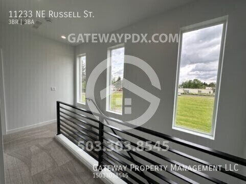Building Photo - 11233 NE Russell St