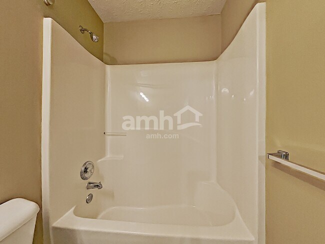 Building Photo - 409 Avery Ct