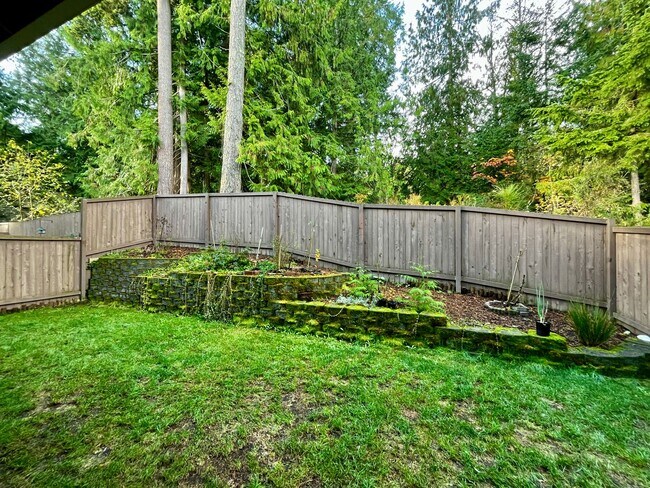 Building Photo - Large 4bed/3bath Home