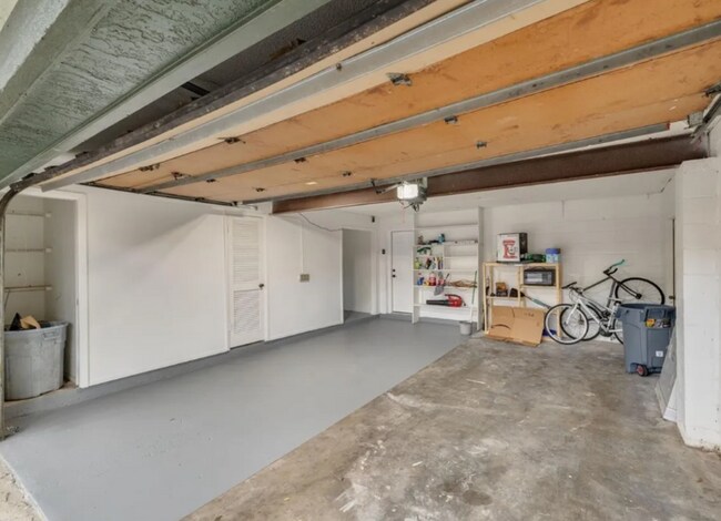 Building Photo - 2904 Lichen Ln