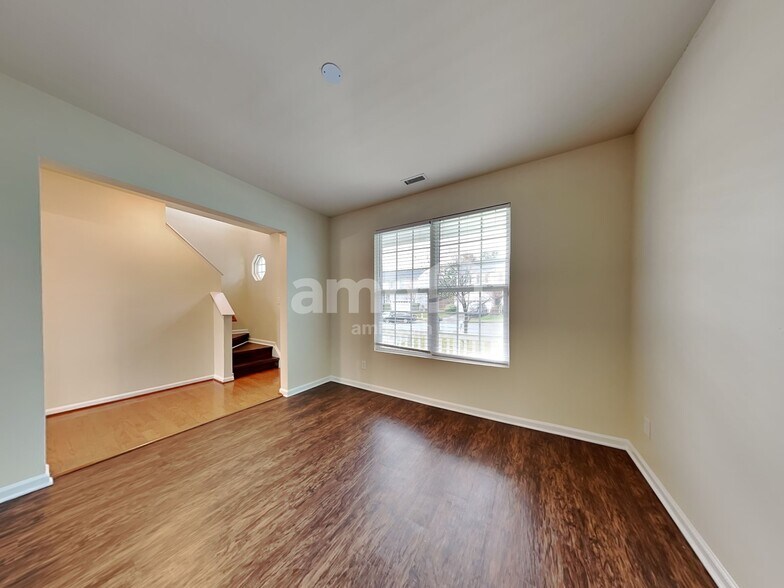 Building Photo - 3012 Cardinal Lake Dr