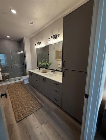 Building Photo - 4422 Janssen Ave