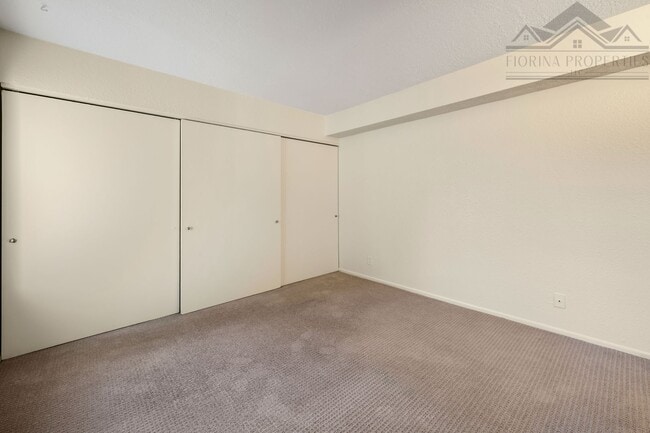 Building Photo - 1 MO. FREE RENT! UNFURNISHED Bright & Stylish Condo at The Reserve