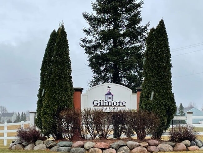 Building Photo - 4 Bedroom House Available August In Gilmor...