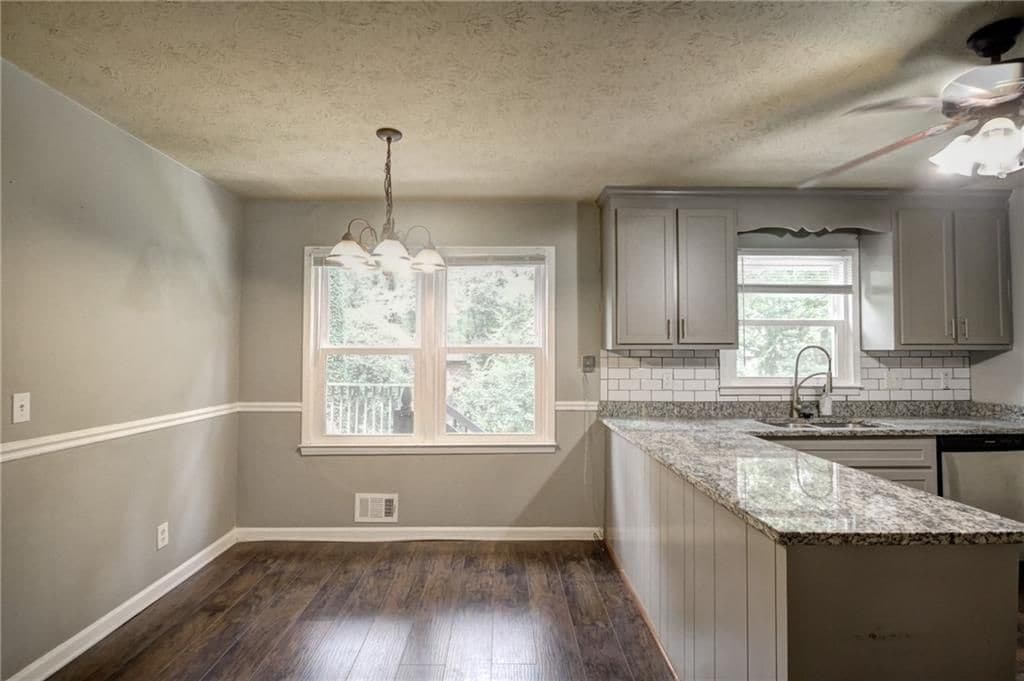 Building Photo - 2450 Horseshoe Bend Rd