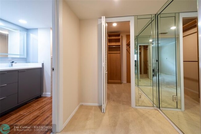 Building Photo - 3101 NE 47th Ct