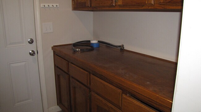 Building Photo - Home for Rent with Solar North Bakersfield