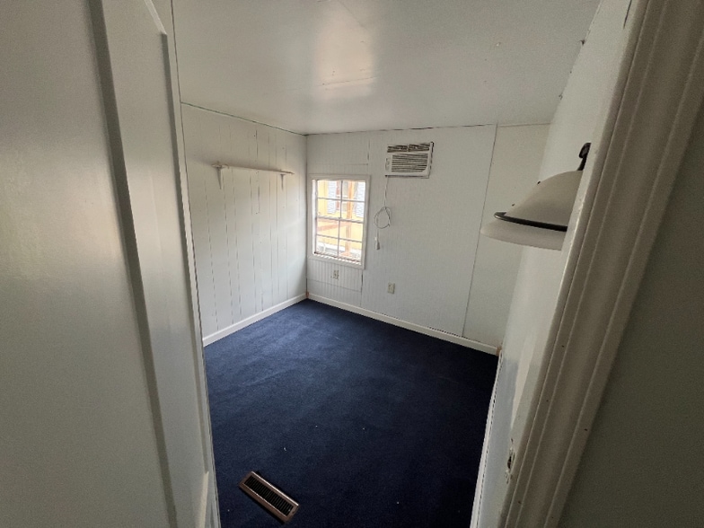 Building Photo - 2825 SE 14th St