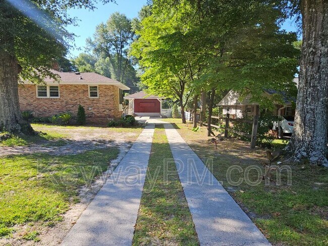Building Photo - 13 Erskine Ln
