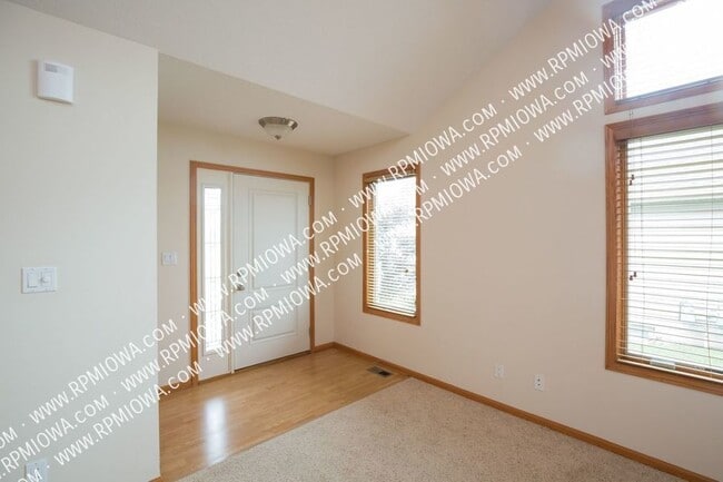 Building Photo - 505 W Park Ave
