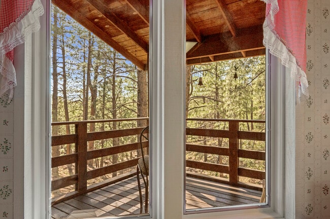 Building Photo - 2888 Echo Cave Ovi