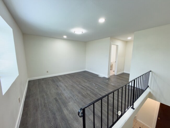 Building Photo - 2209 Mission Hill Dr