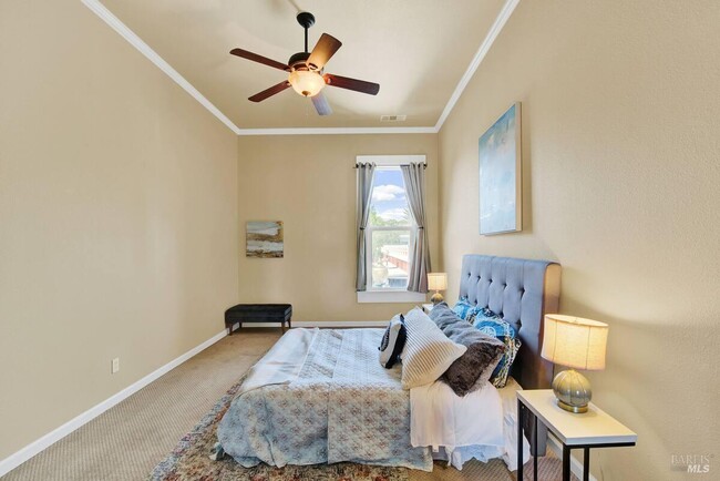 Building Photo - 528 Main St