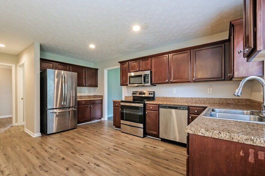 Building Photo - 3391 Kittery Dr SW