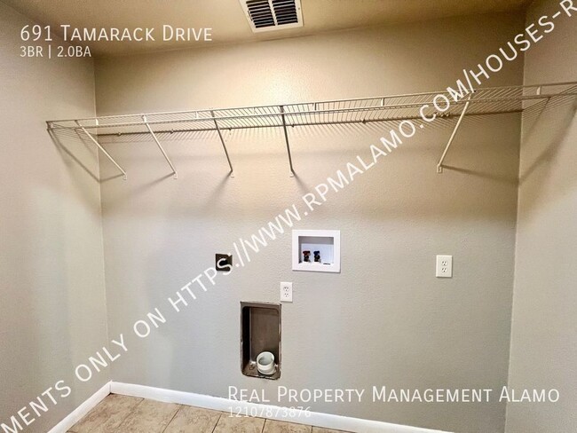 Building Photo - 691 Tamarack Dr