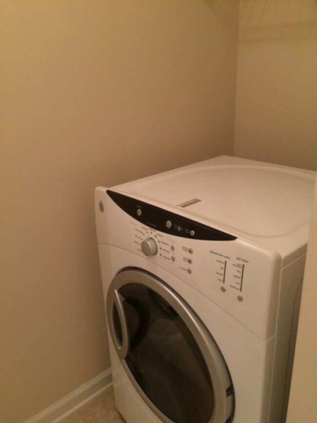 Building Photo - Prelease for January 2026!