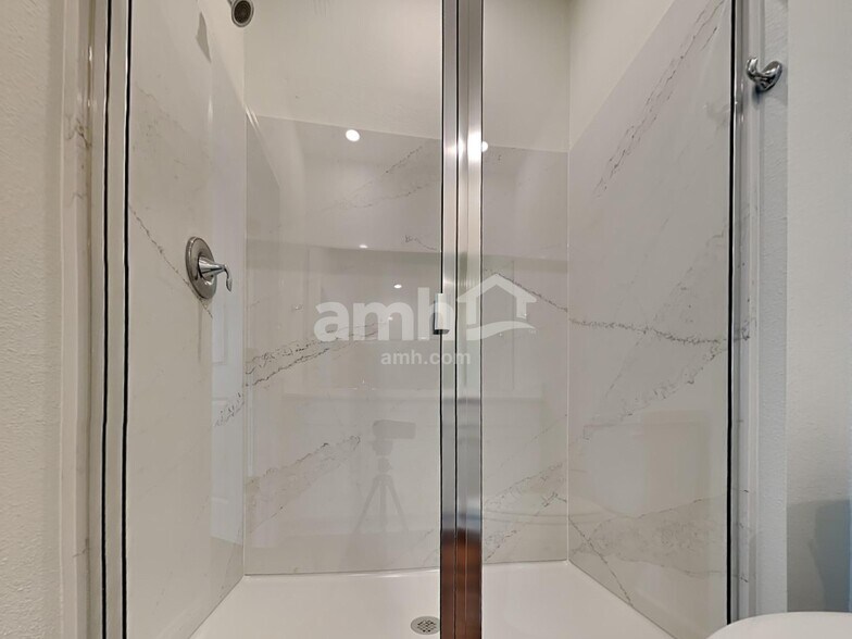 Building Photo - 299 Onate Cir