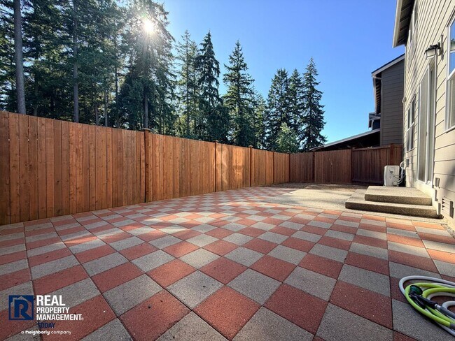 Building Photo - Stunning 4-Bedroom Home with Mount Rainier Views in Rainier Ridge!