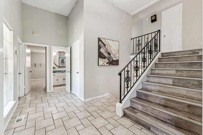 Building Photo - 4 bed, 3 bath home in OKC, OK