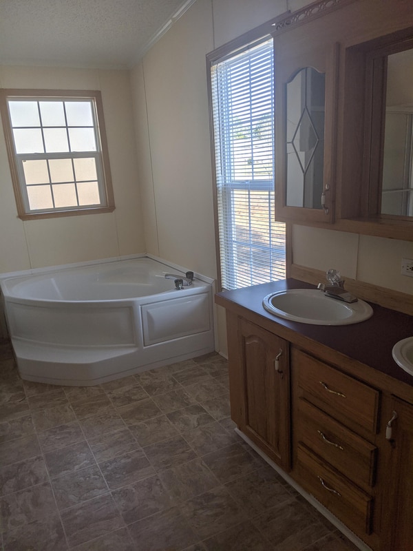 Building Photo - 73 Forest Dr