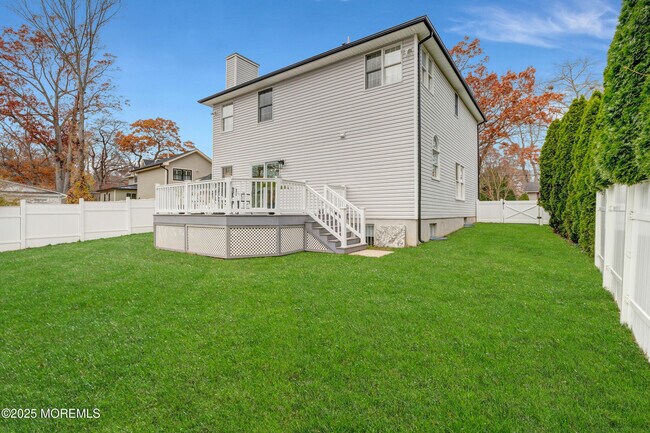 Building Photo - 909 Brookside Ave