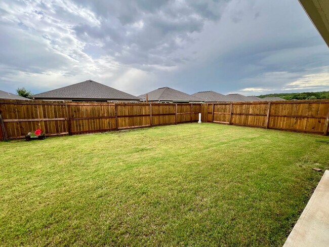 Building Photo - 8109 Dogwood Dr
