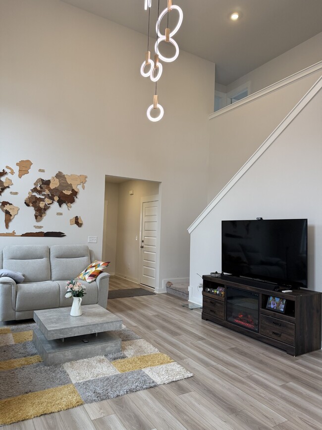 Building Photo - 213 Tartan Dr