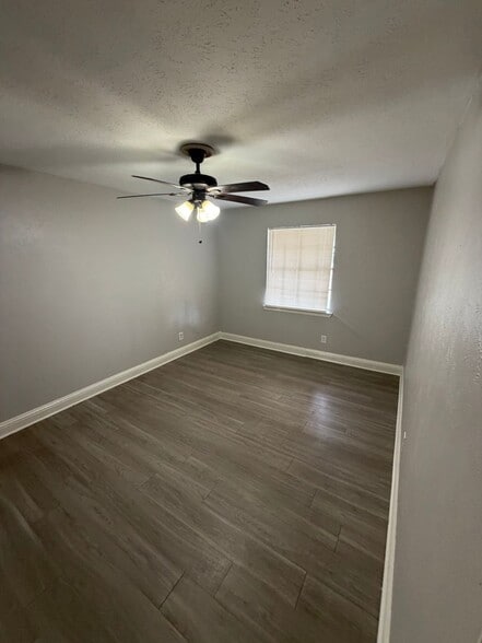 Building Photo - 425 Price Dr