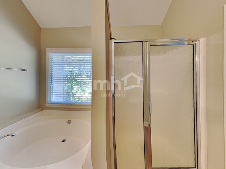 Building Photo - 513 Autumn Walk