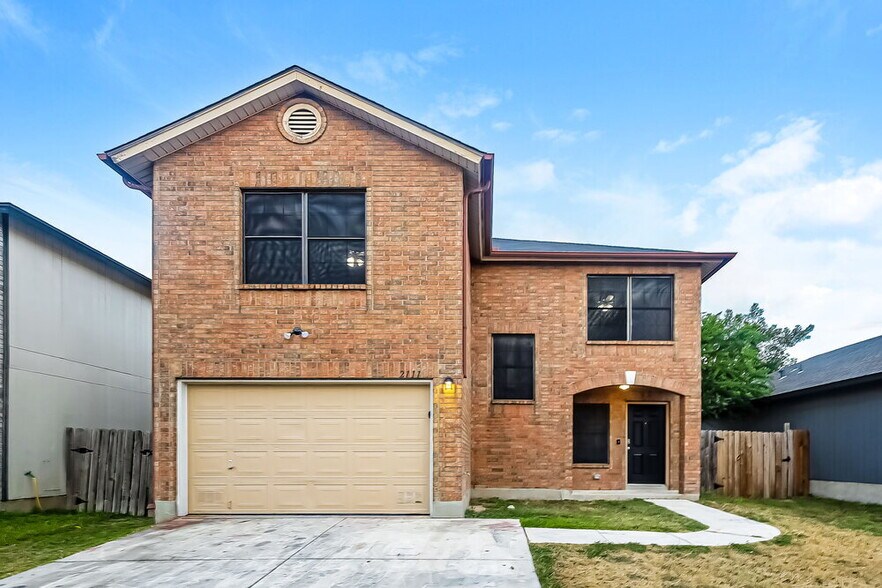 Primary Photo - 2111 Paddle Creek