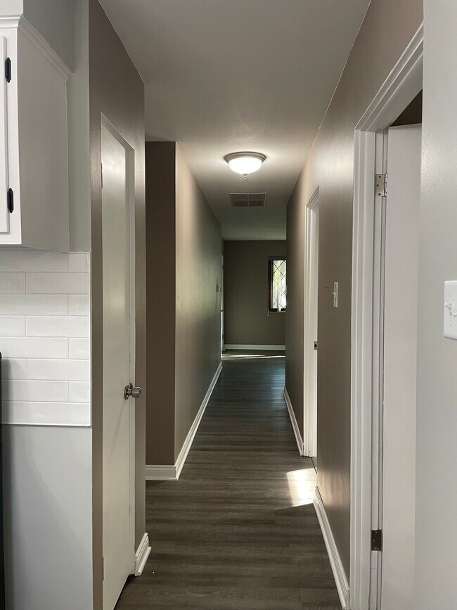 Building Photo - 148 E Quincy St