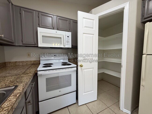 Building Photo - 3725 E Taro Ln