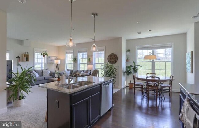 Building Photo - 670 Whitetail Dr