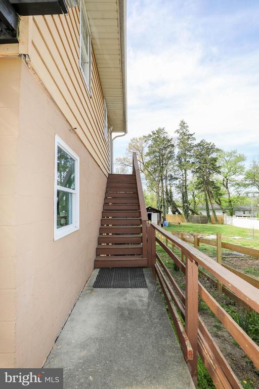 Building Photo - 103 Waelchli Ave