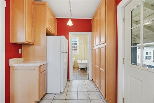 Building Photo - Charming Updated Home in SE Portland!