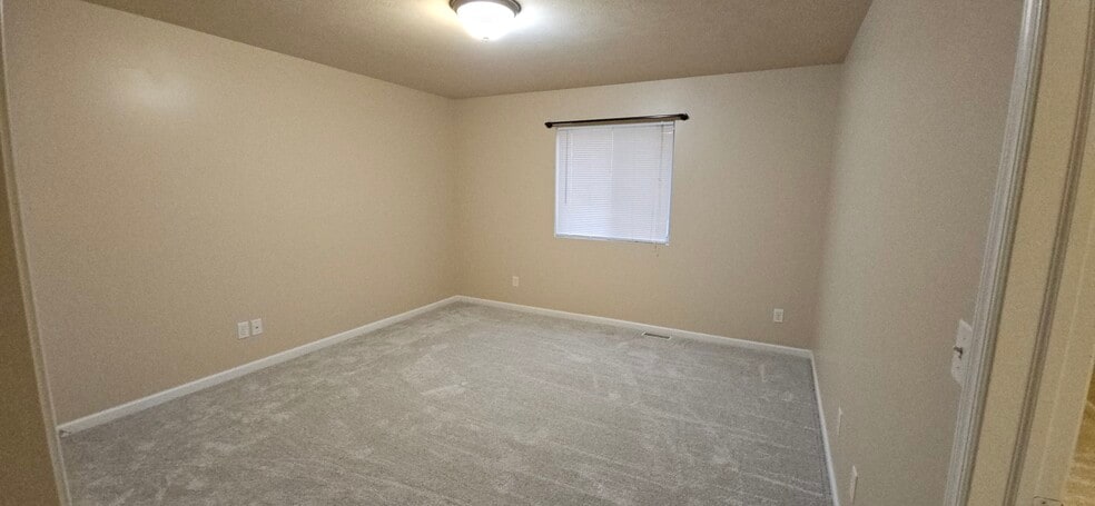 Building Photo - 6271 Greenview Dr