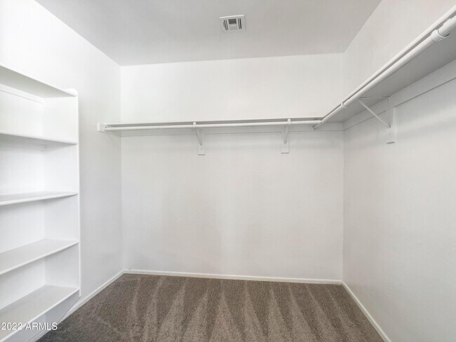 Building Photo - 2622 W Florentine Rd