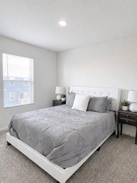 Building Photo - 1475 Yosemite Way