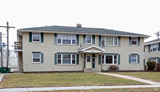Building Photo - Green Townhouses