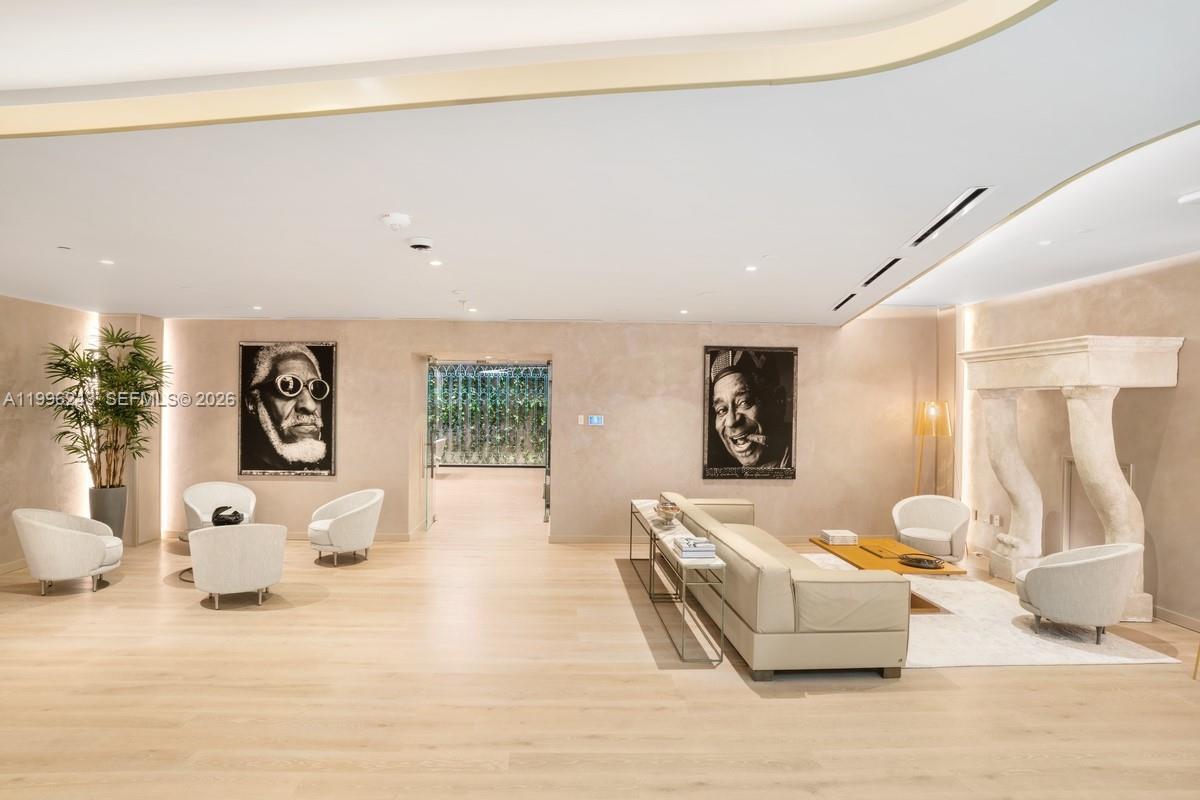 Building Photo - 1000 Brickell Plz