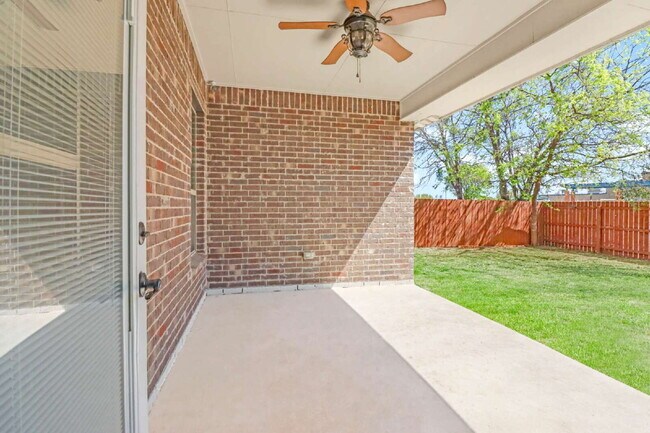 Building Photo - "Spacious 4-Bedroom Oasis with 3 Full Baths, Study, Game Room & NO HOA in San Antonio – 2,521 Sq ...