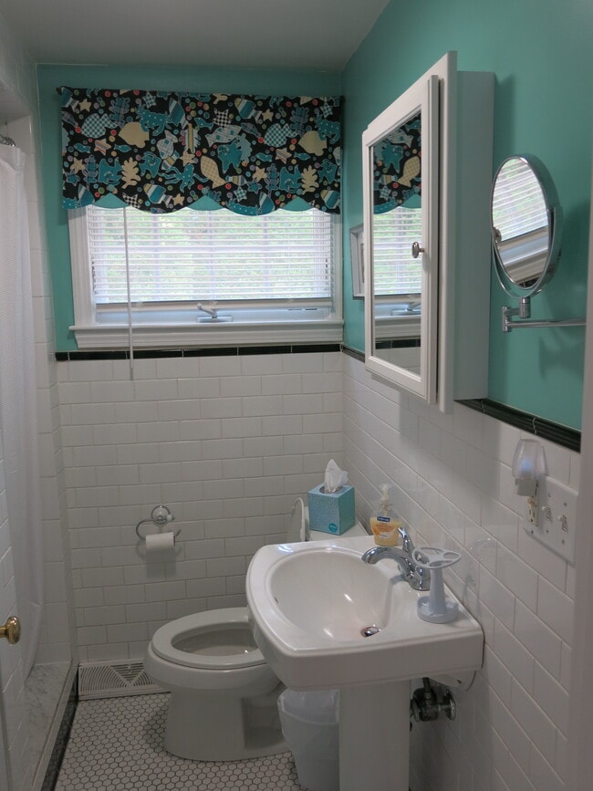 Building Photo - 223 Purgatory Rd