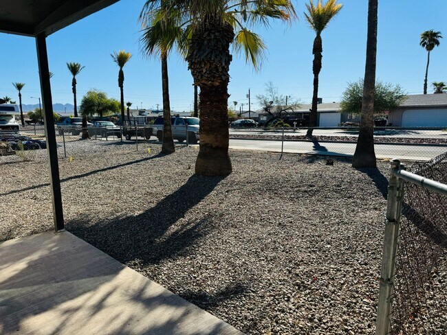 Building Photo - Spacious 3 Bedroom, 2 Bathroom Home with Solar in Bullhead City!