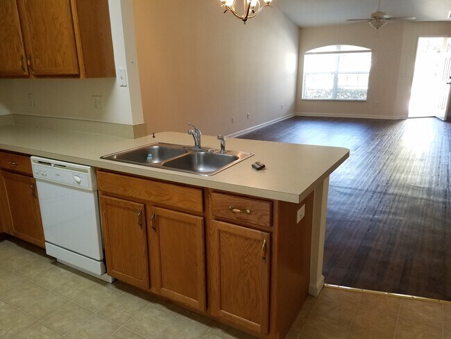 Building Photo - $1495 - 3/2/1 - Duplex Palm Coast - Move In Special