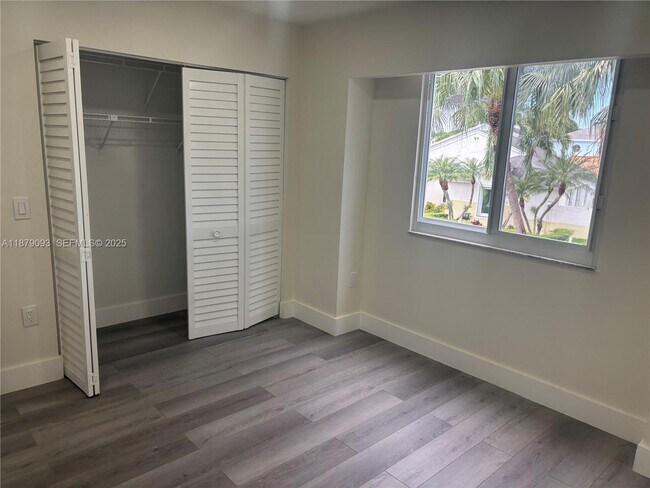 Building Photo - 9435 SW 144th Ct