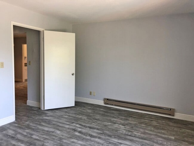 Building Photo - 10162 Alpine Dr