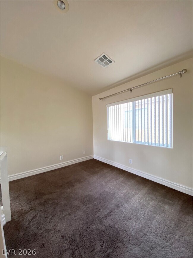 Building Photo - 175 Real Long Way